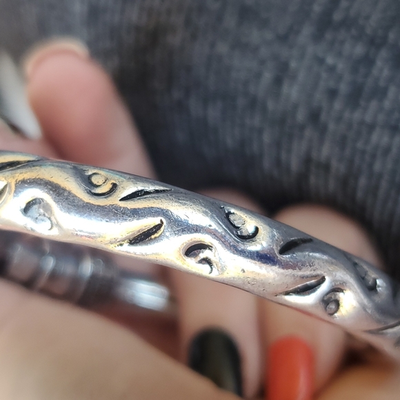 New Mozambique Garnet Silver Cuff Bracelet. - Picture 7 of 7